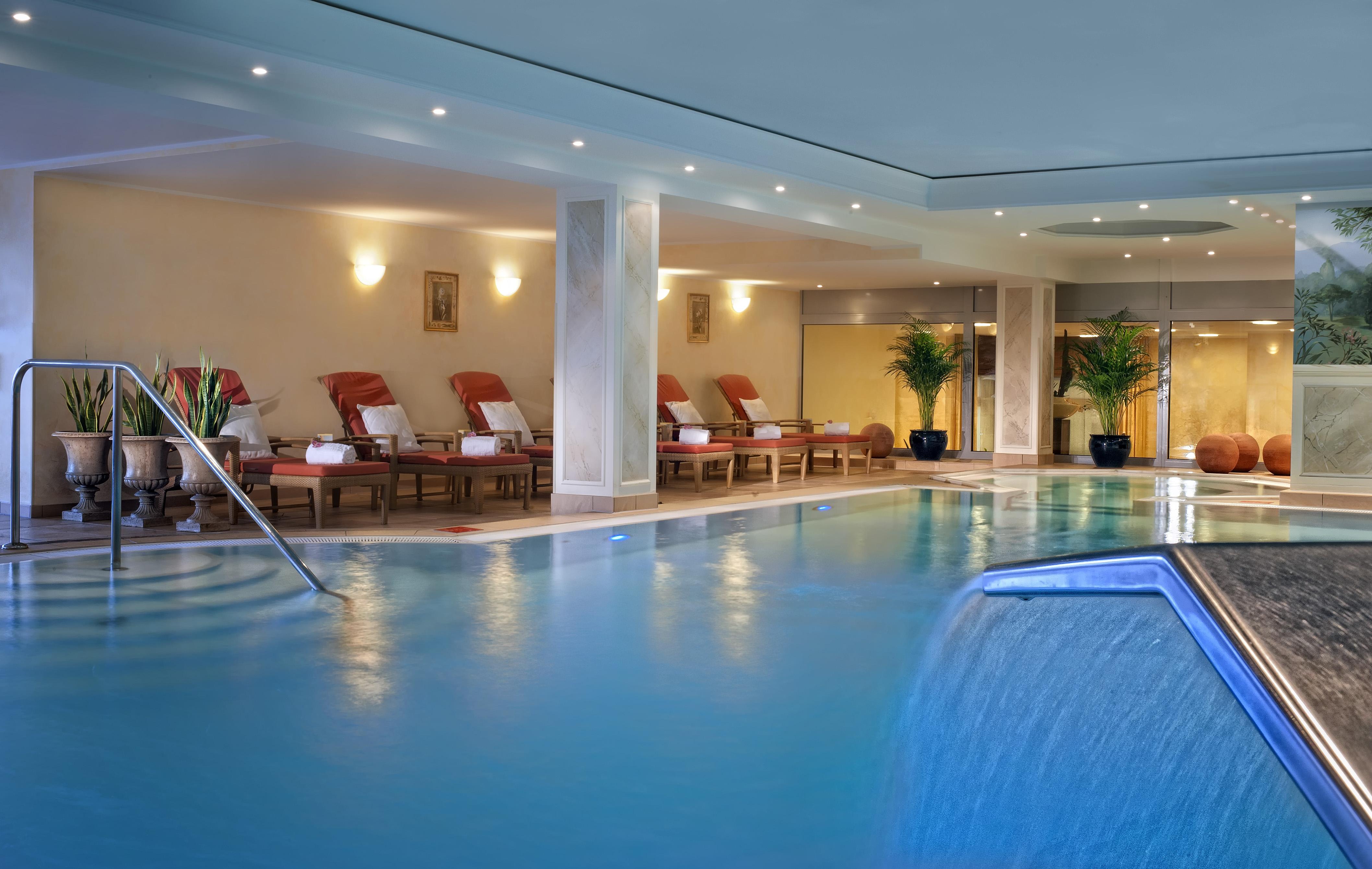 Hotel Palace Berlin Tiện nghi bức ảnh The swimming pool at the hotel